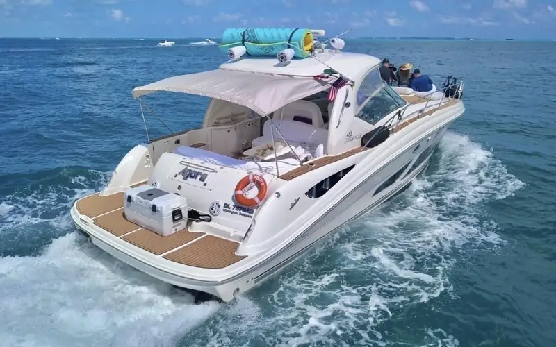 Yate Agora SeaRay