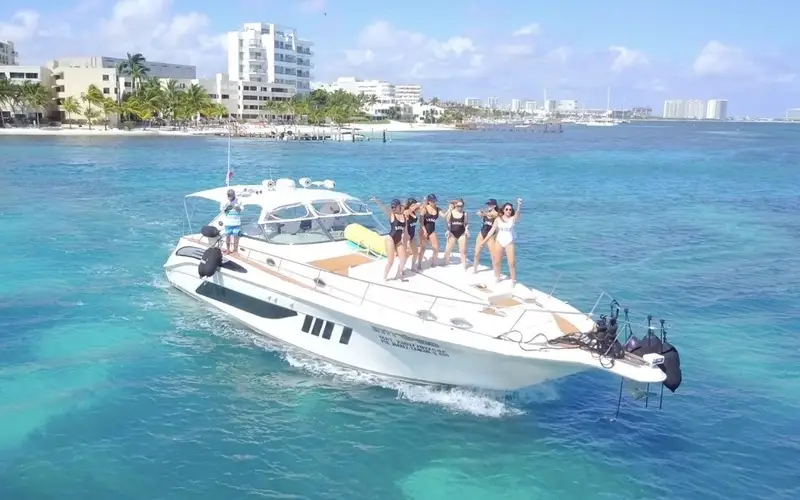 Yate Intrepido SeaRay