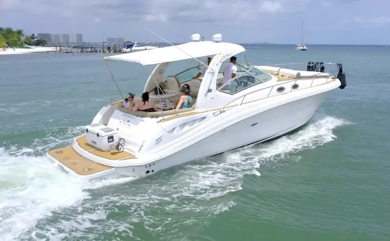 Yate "Oasis Sea Ray"