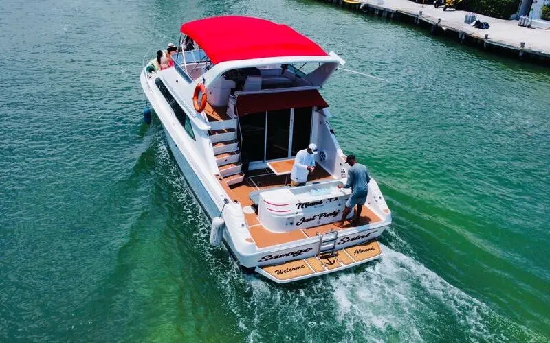 Yate "Savage Saint FlyBridge"